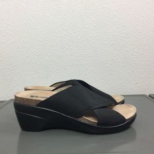 Umberto Raffini Black Wedge Heel Slides Sandals 8
